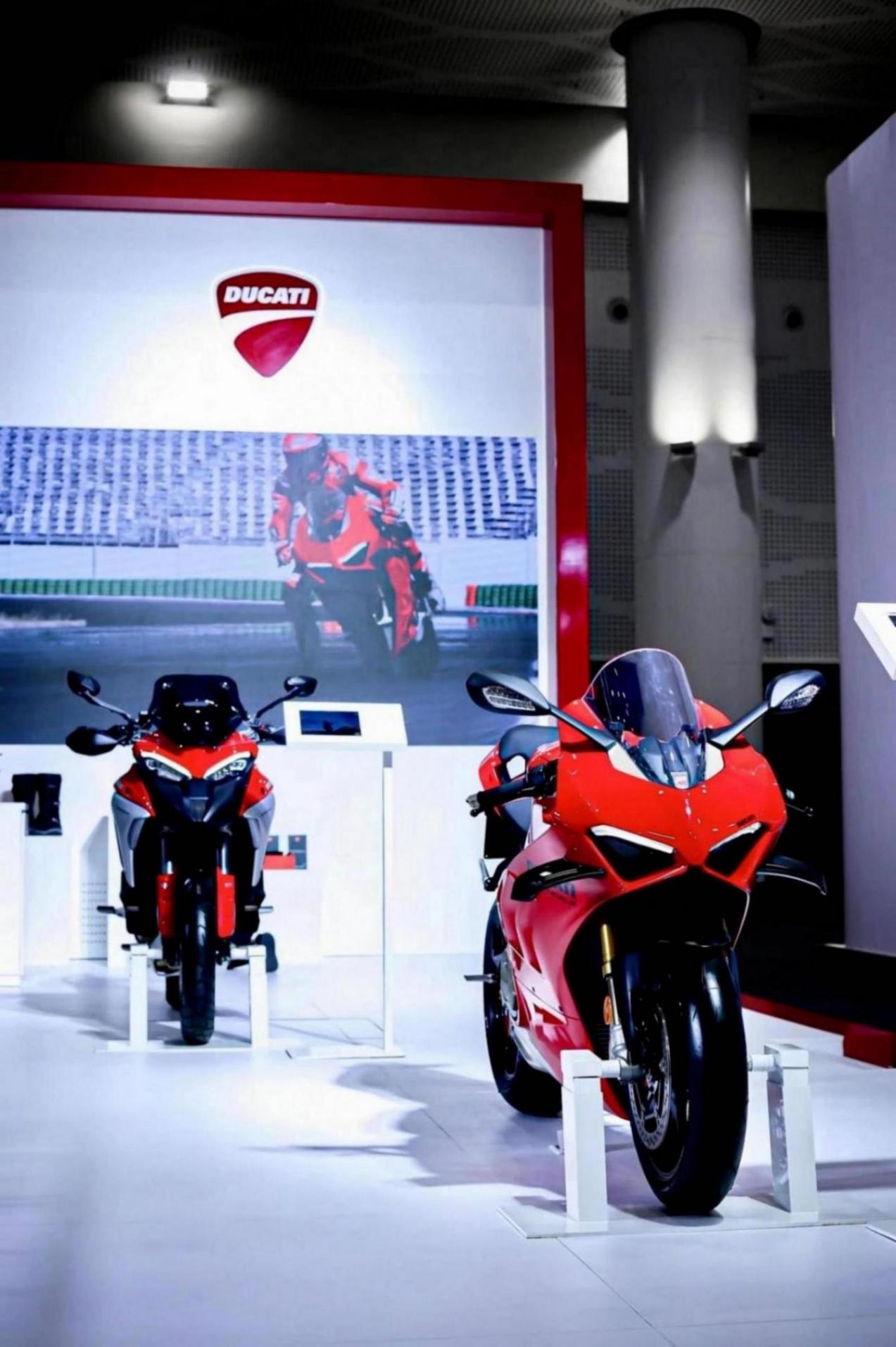 杜卡迪携旗舰产品Panigale V4 S 和Multistrada V4 S亮相本届消博会.jpg